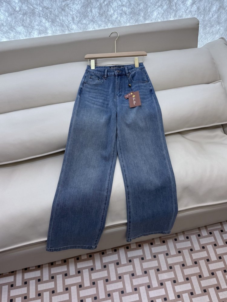 Джинсы женские фото 3