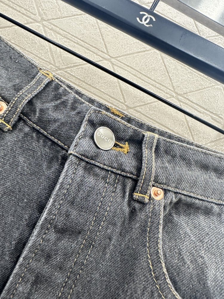 Джинсы женские фото 3