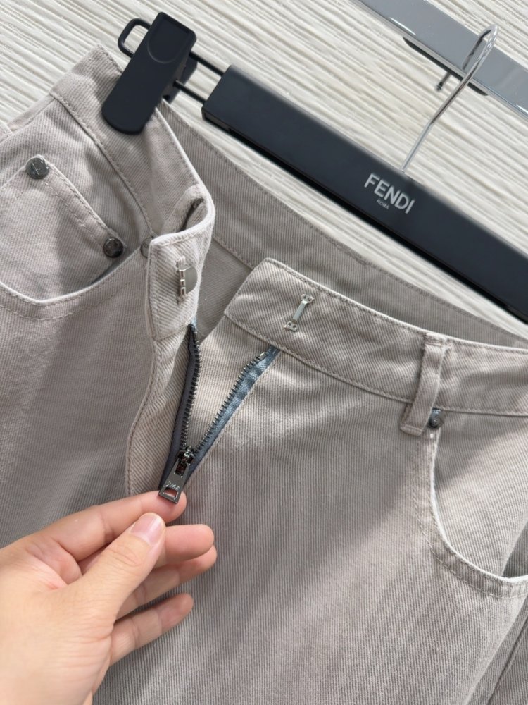 Джинсы женские фото 4