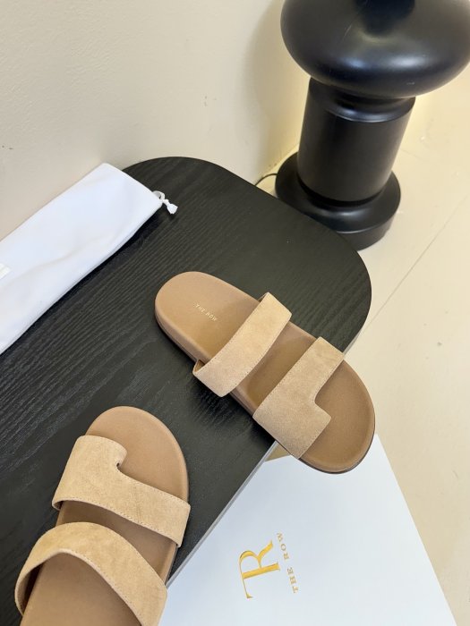 Шлепанцы женские фото 4