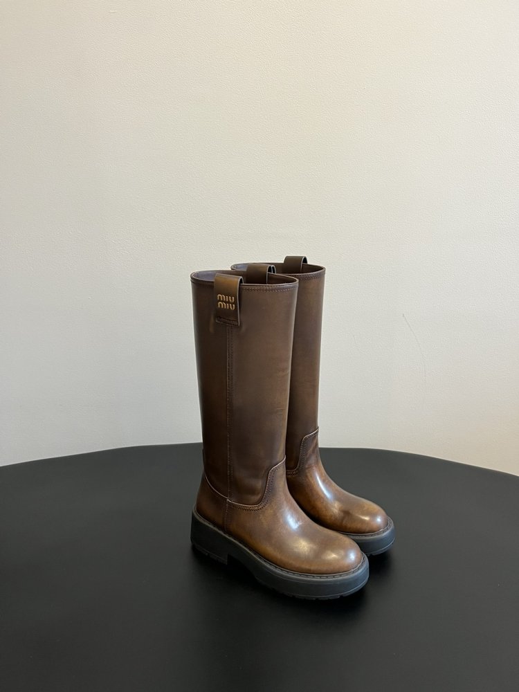 Чоботи жіночі