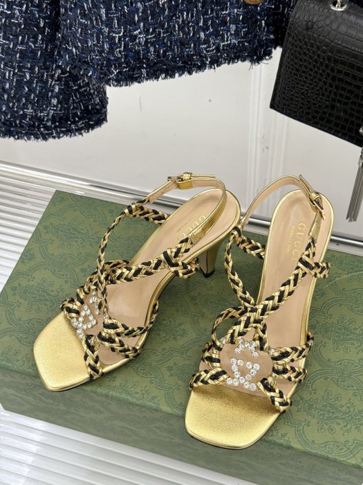 Босоножки фото 2