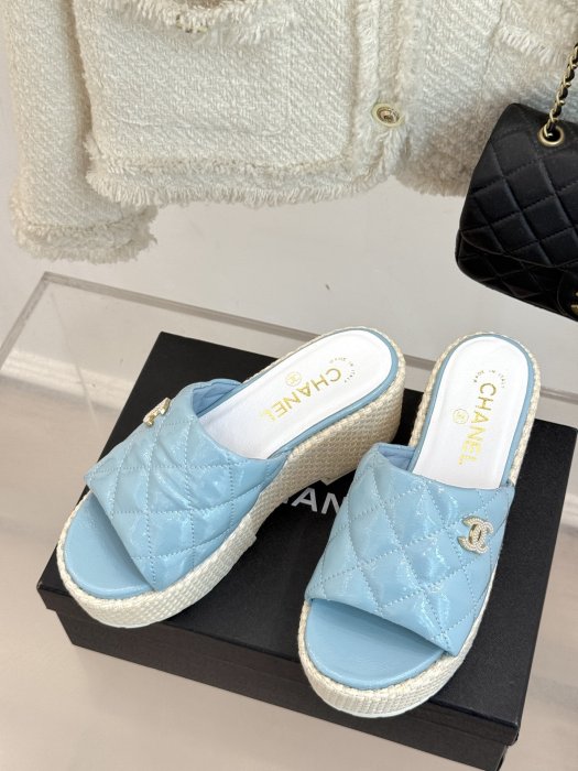 Шлепанцы женские фото 2