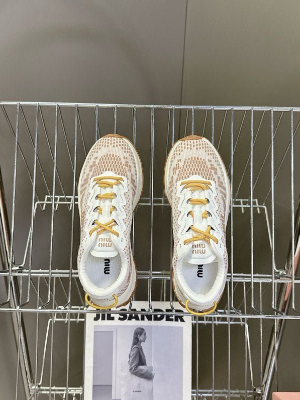 Кроссовки женские фото 2