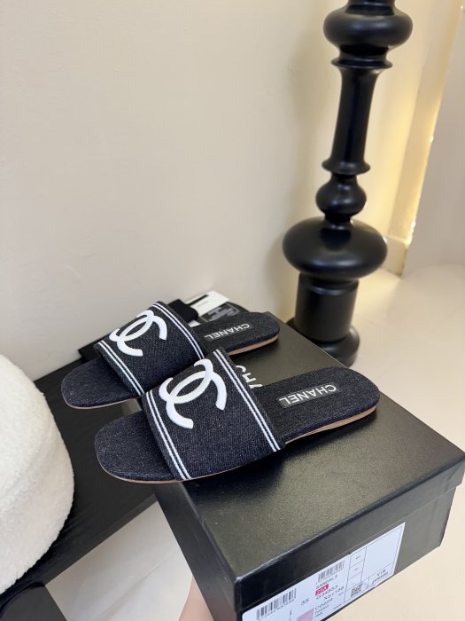 Шлепанцы женские фото 5