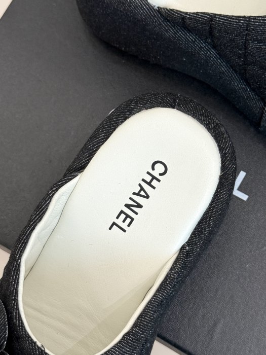 Шлепанцы женские фото 8