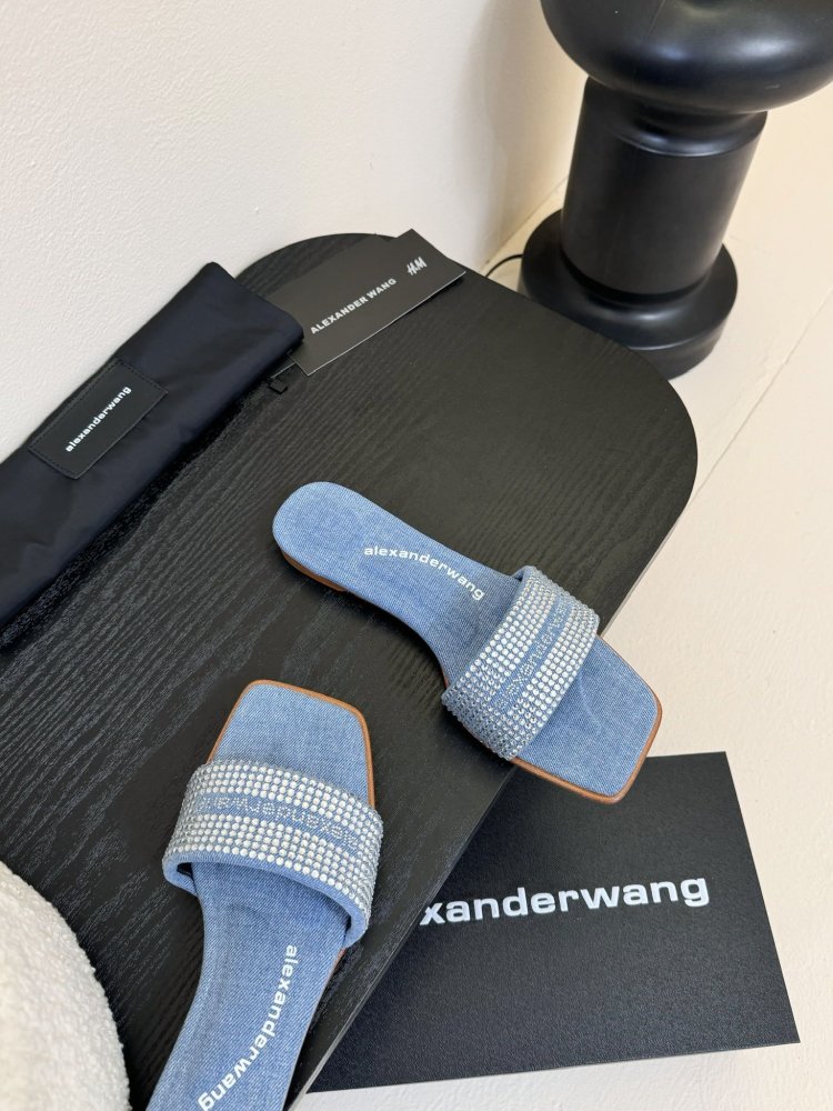 Шлепанцы женские фото 4