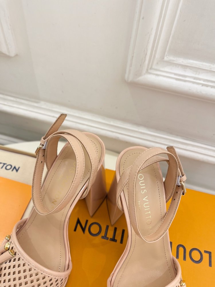 Босоножки фото 7