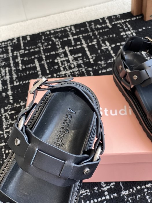 Сандалі жіночі фото 8