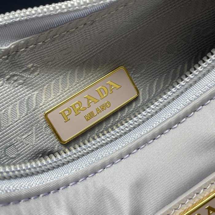 A bag women's Prada Nylon Hobo 23 cm фото 9