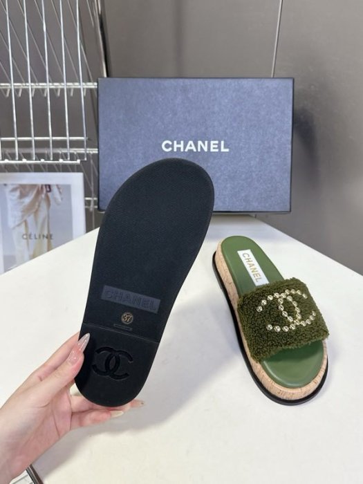 Шлепанцы женские фото 2