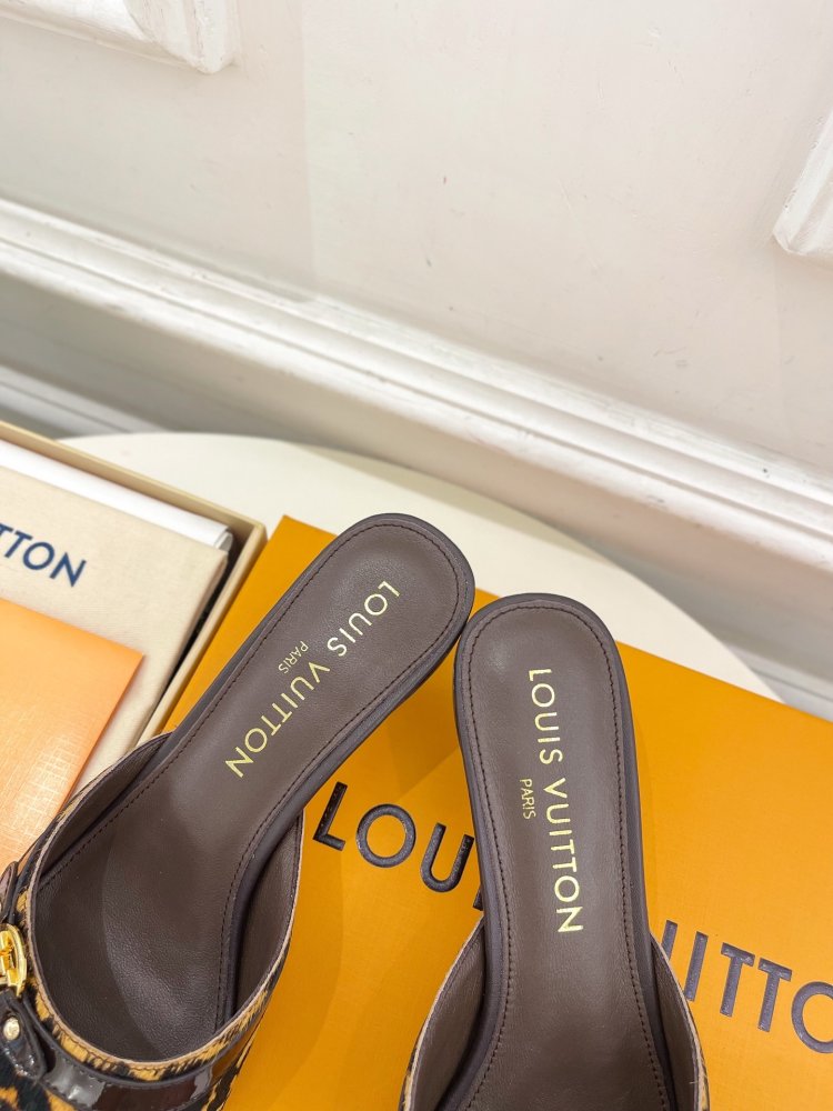 Босоножки фото 7