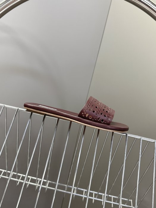 Шлепанцы женские фото 5