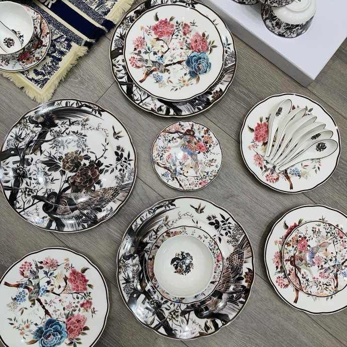 Set porcelain crockery of 41 of the subject фото 6