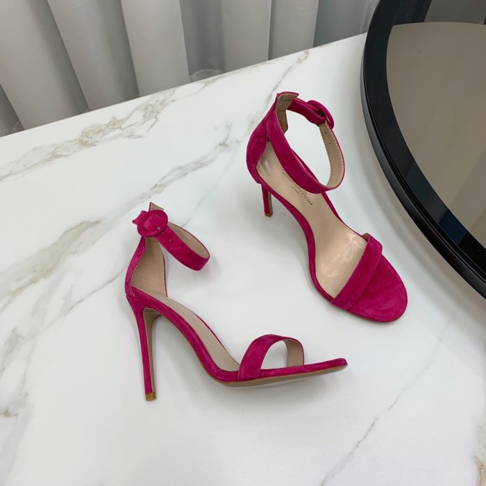 Босоножки фото 3