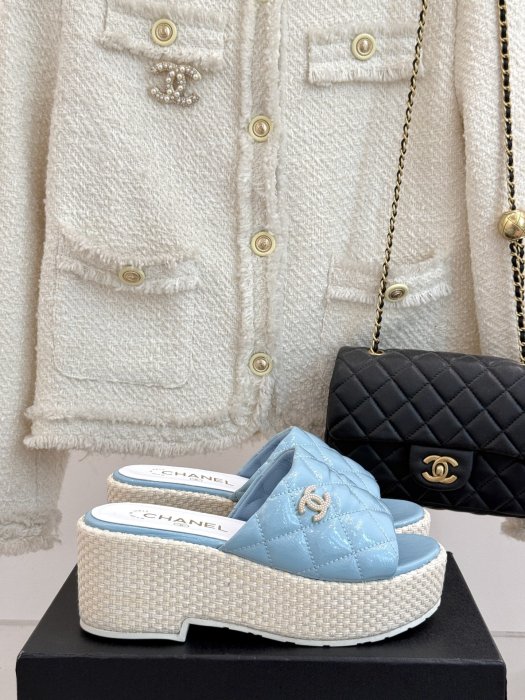 Шлепанцы женские