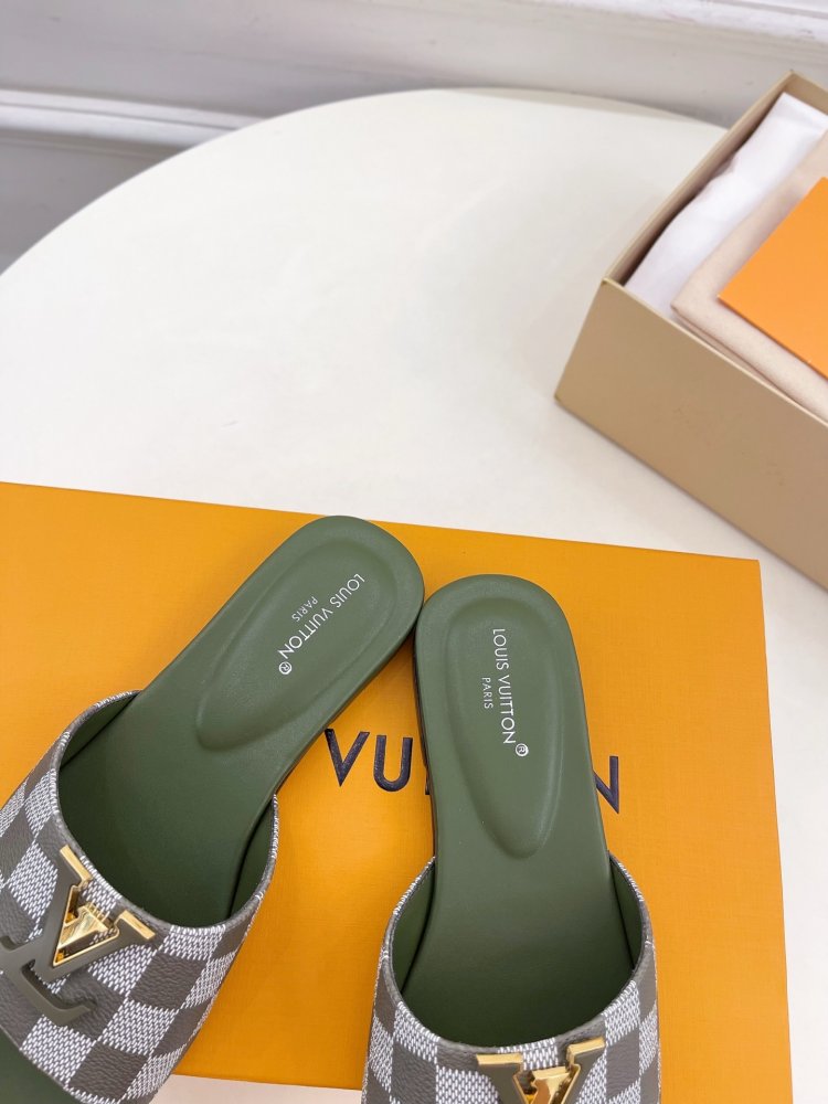 Шлепанцы женские фото 8