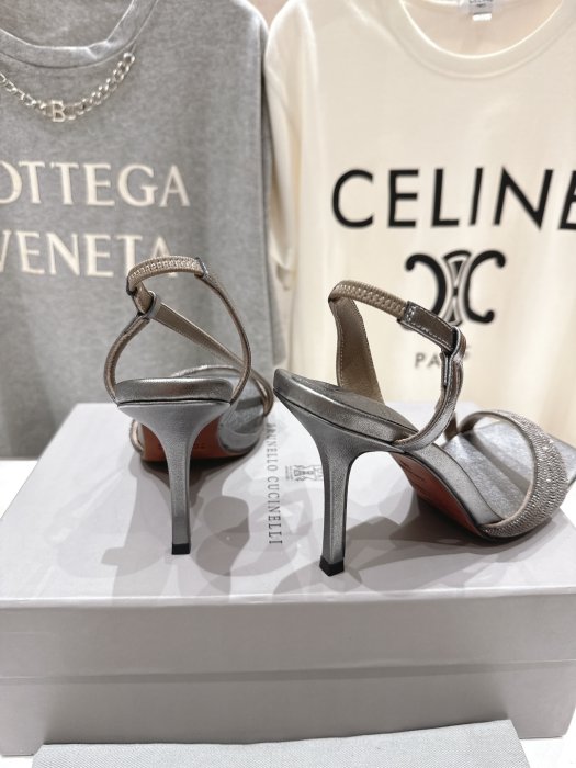 Босоножки фото 8