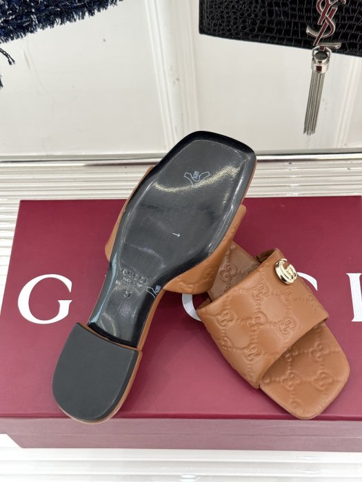 Шлепанцы фото 9