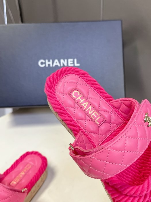 Шльопанці жіночі фото 7