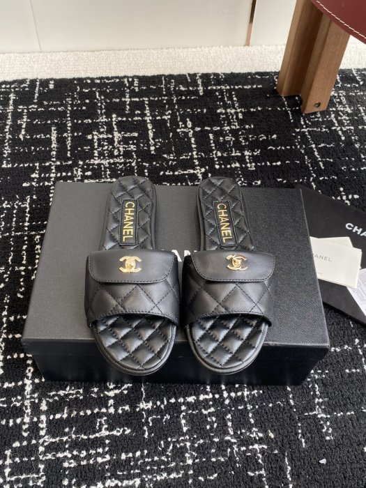 Шлепанцы женские