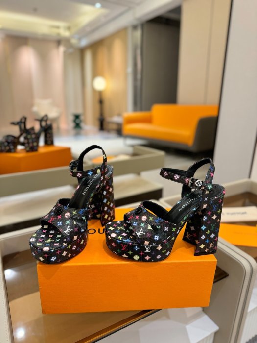 Босоножки фото 6