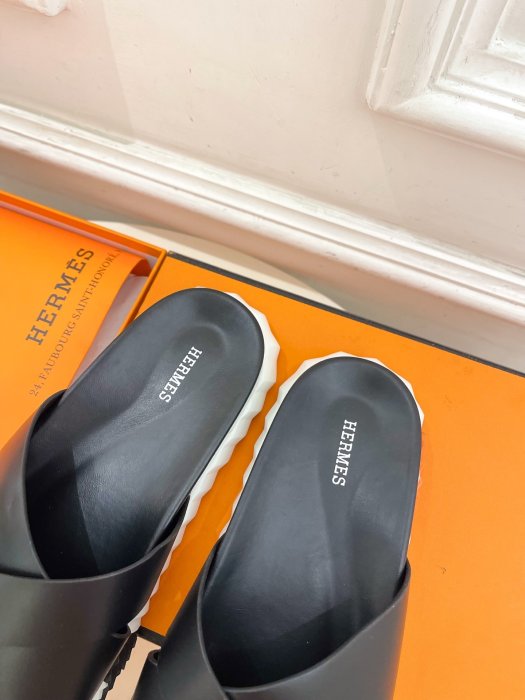 Шлепанцы женские фото 6