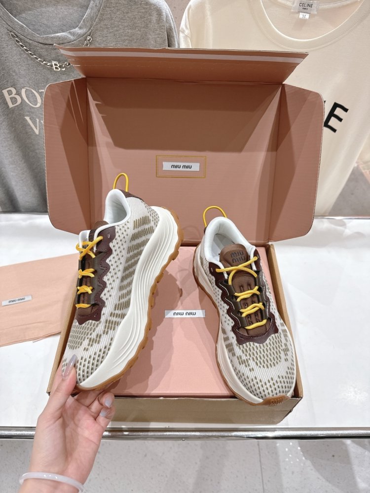 Кроссовки женские фото 3