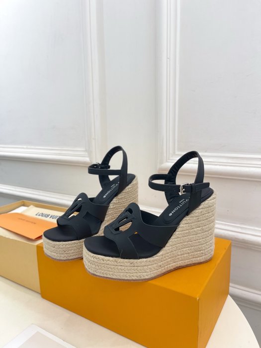 Босоножки фото 3