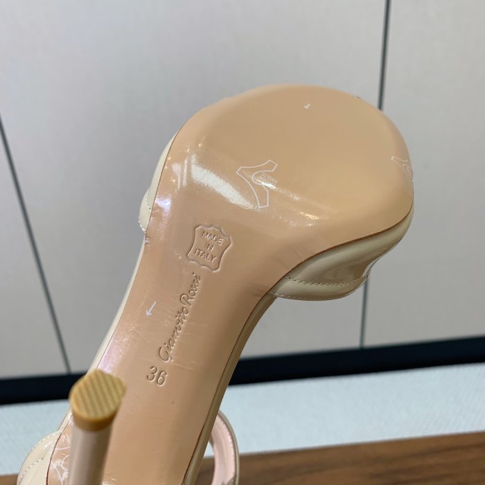 Босоножки фото 7