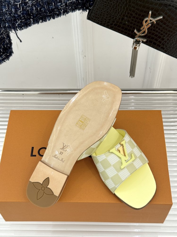 Шлепанцы женские фото 9