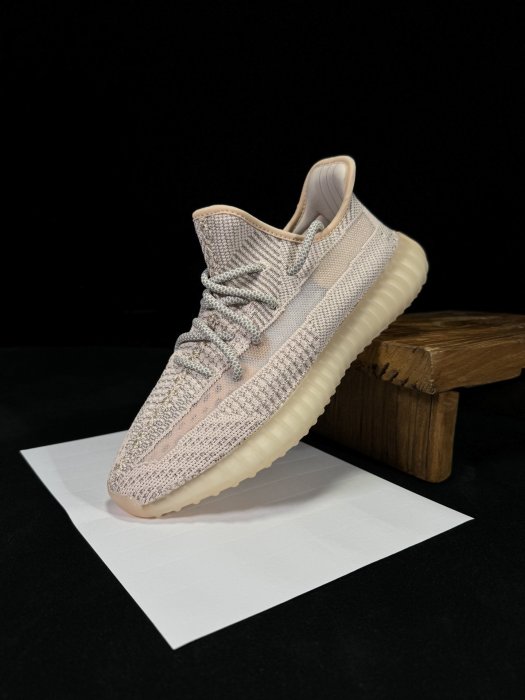 Кроссовки Yeezy 350V2 фото 2