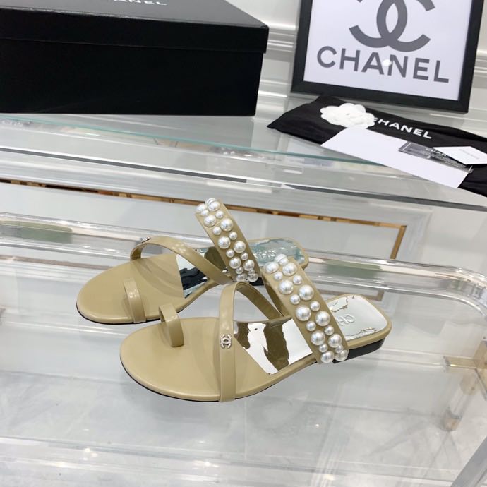 Sandals women's from жемчегом