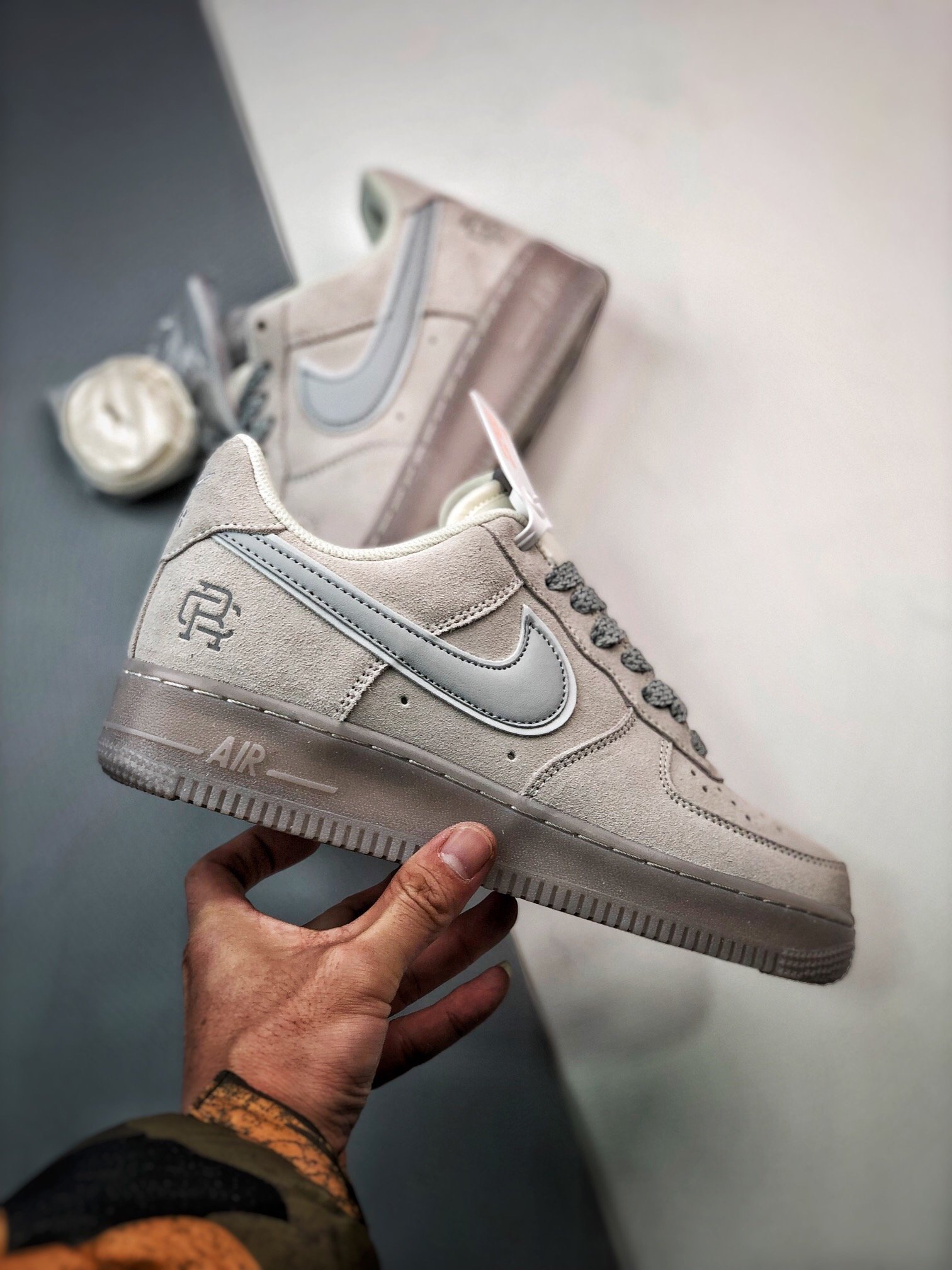 Nike air force 1 07 lv8 suede moon particle hotsell