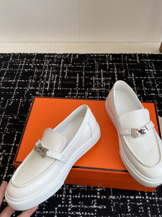 Лоферы кожаные женские фото 6