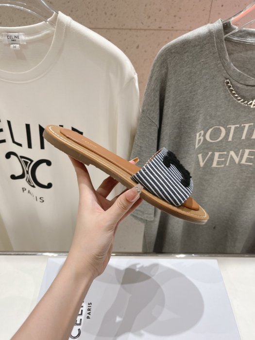 Шлепанцы женские фото 3