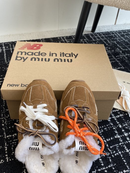 Sneakers мюли on fur women's Miu Miu x New Balance 530 фото 5