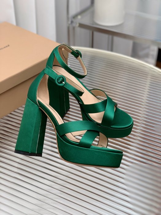 Босоножки фото 2