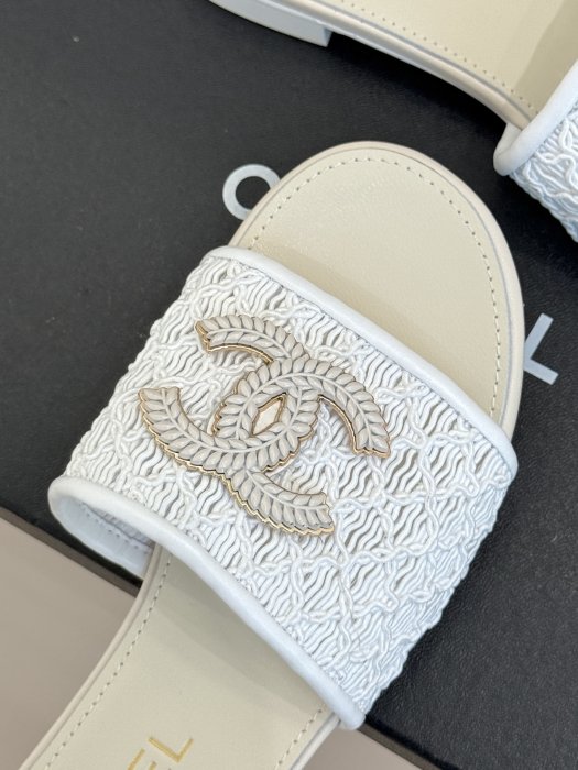 Шлепанцы женские фото 7