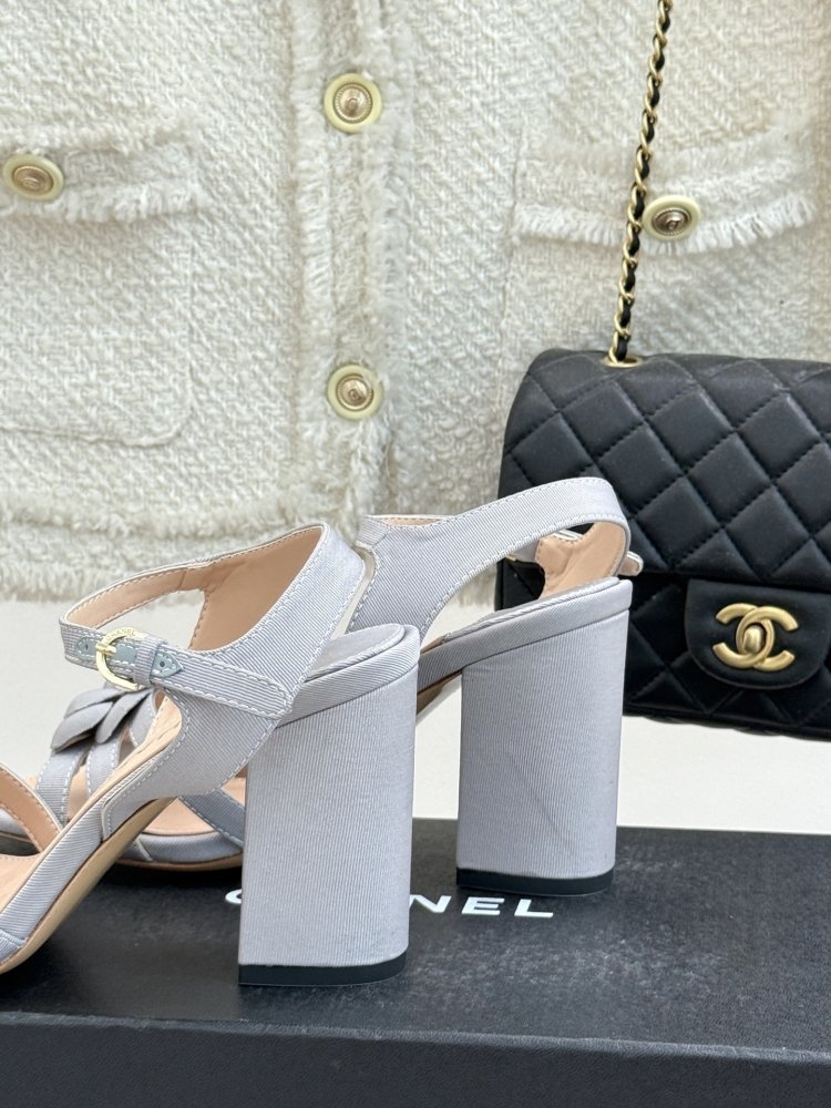 Босоножки фото 6