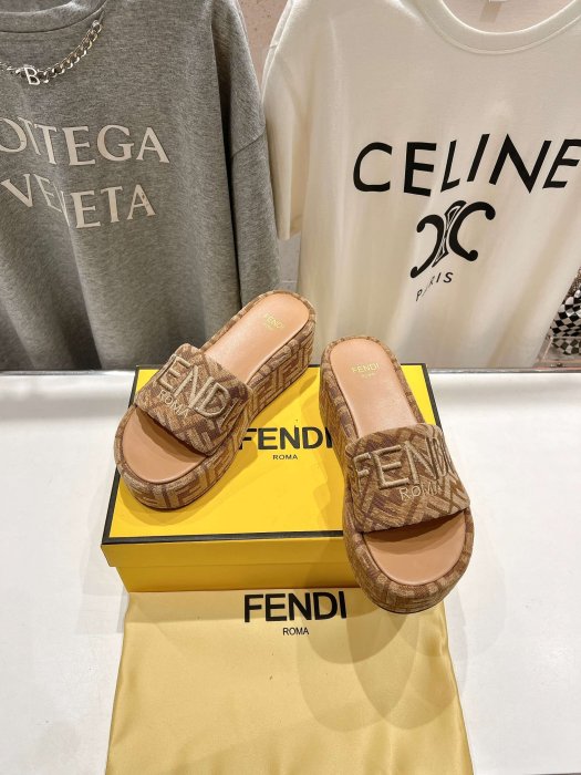 Шлепанцы фото 2