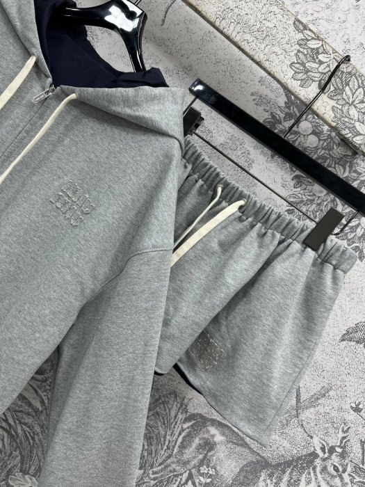 Костюм женский фото 6