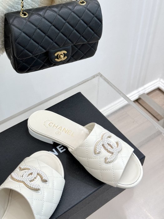 Шлепанцы фото 5