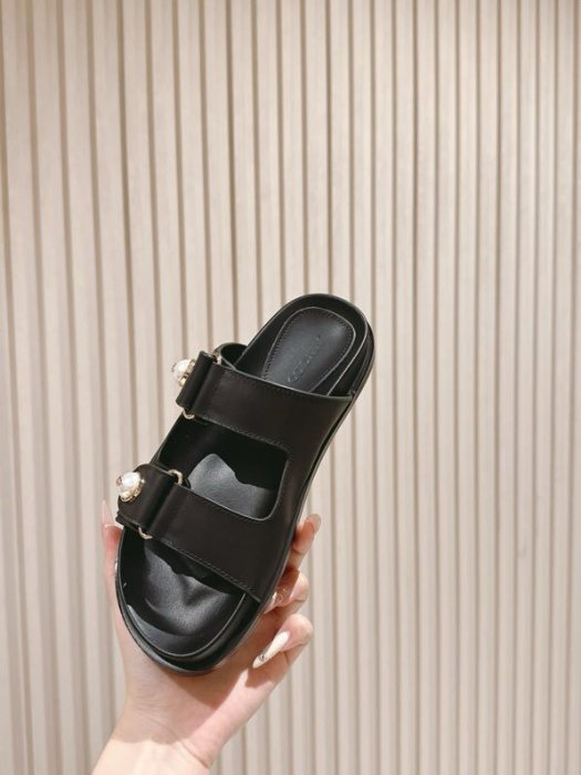 Шльопанці жіночі фото 8