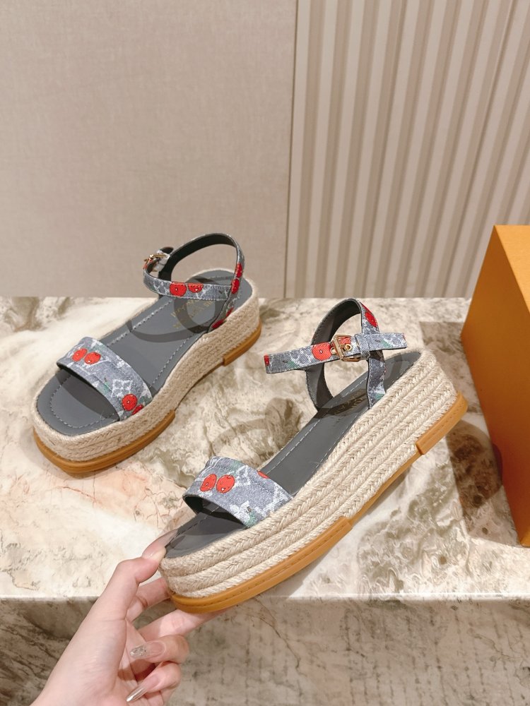 Сандалі жіночі фото 2