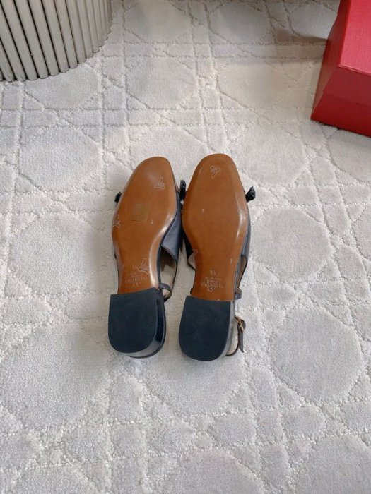 Sandals фото 4