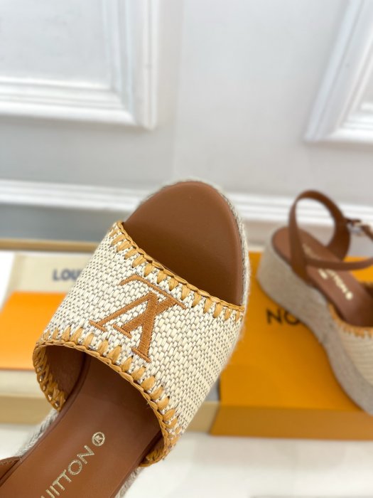 Босоножки фото 6