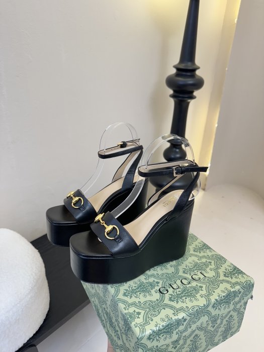 Босоножки фото 5