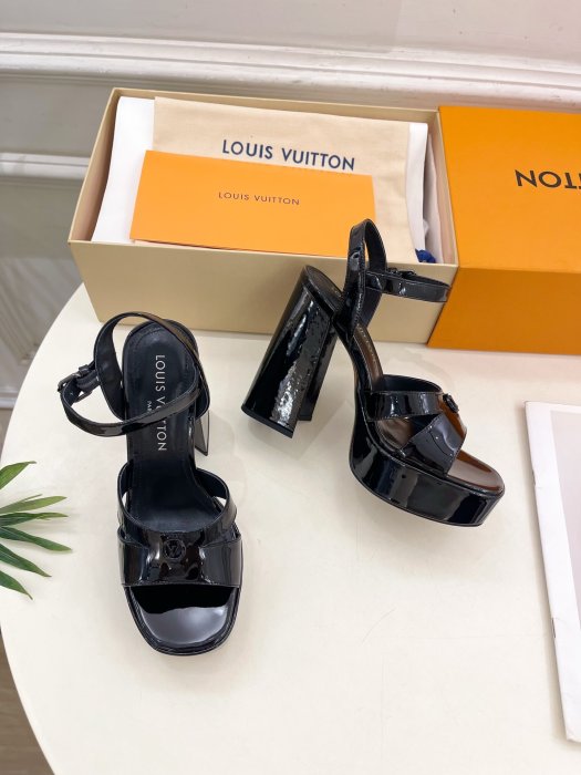 Босоножки фото 4