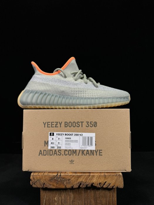 Кроссовки Yeezy 350V2 фото 9